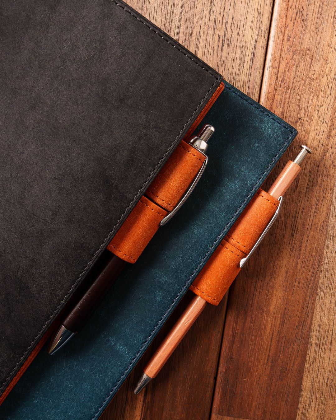 「手帳のある暮らし」(バイカラー)本革手帳カバー