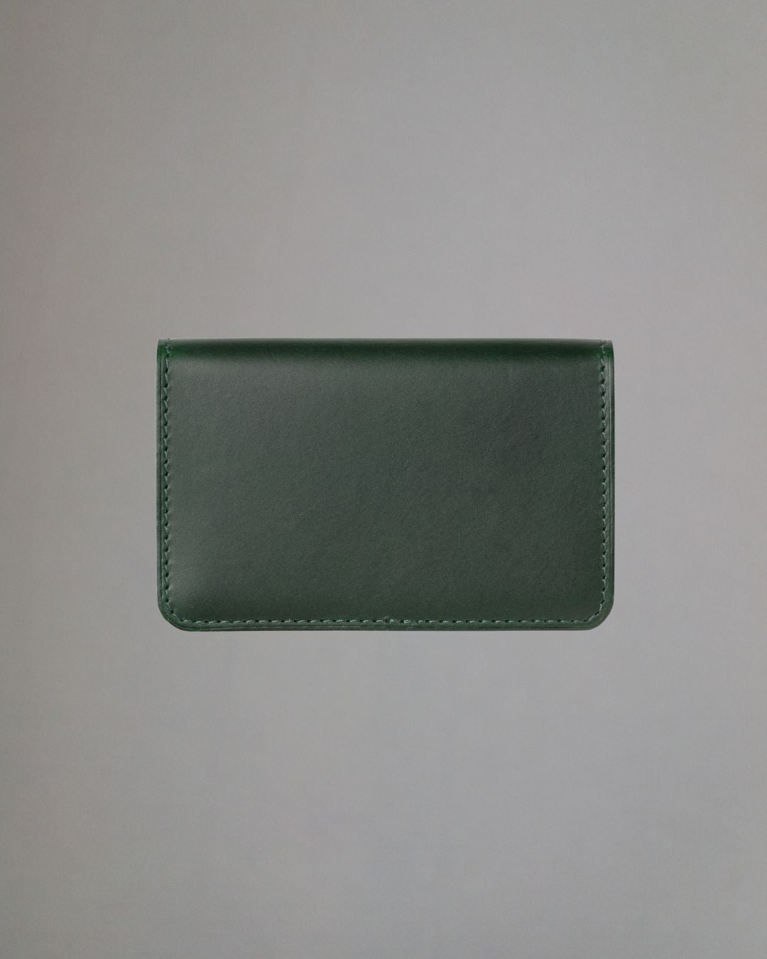 「手元に宿る上質な香り」イタリアンレザーの名刺入れ