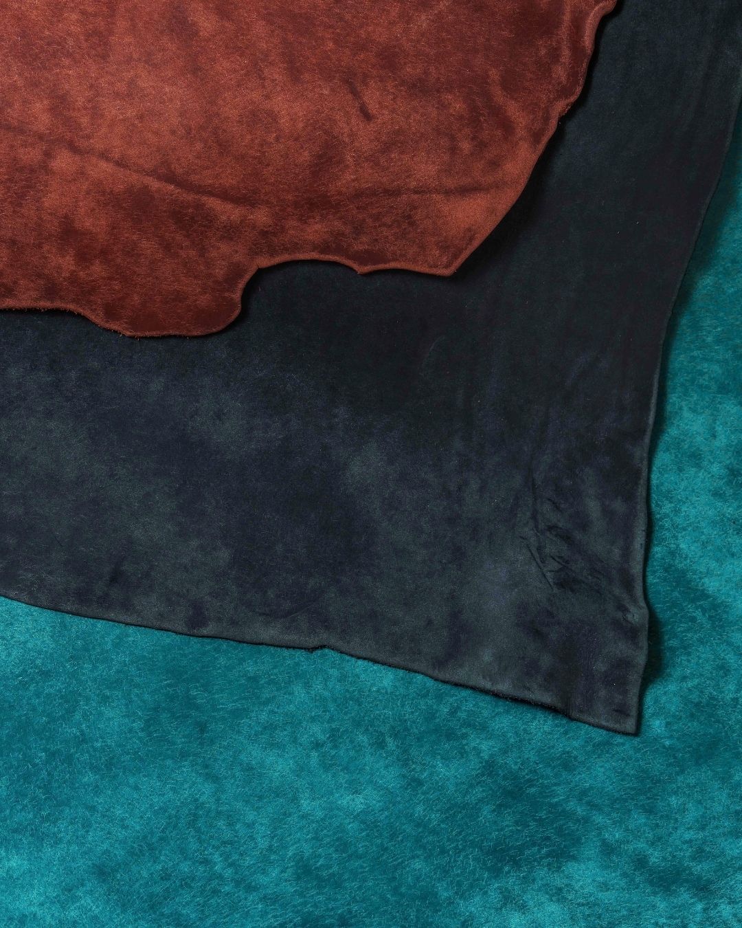 「あらゆる本の厚みに対応できる」本革ブックカバー/Pueblo