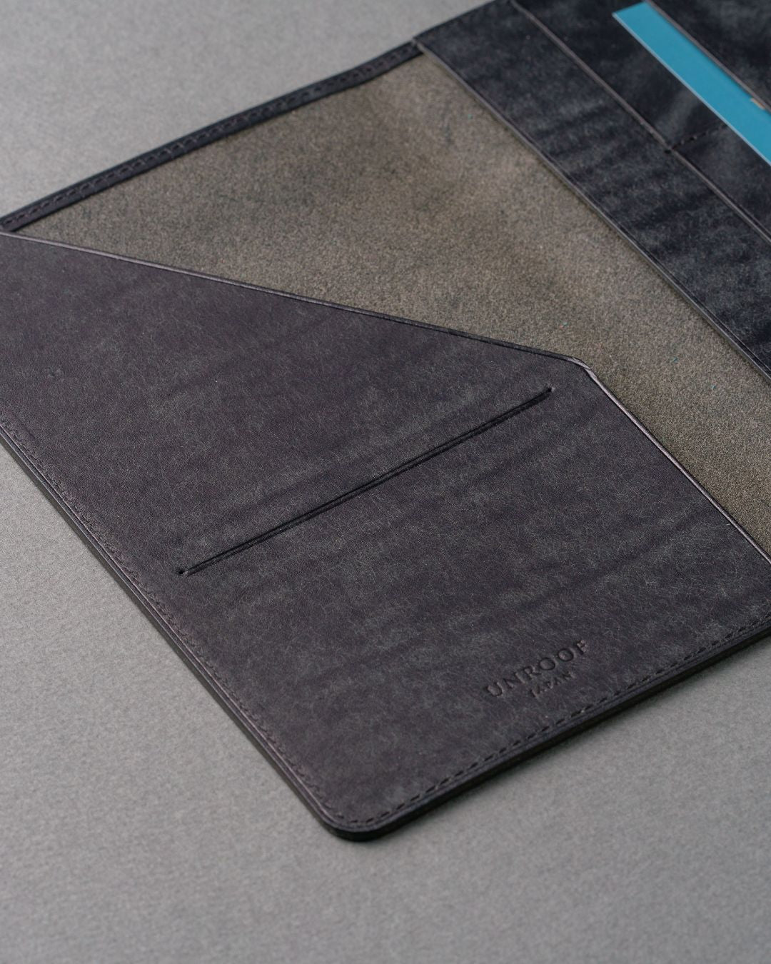 「日々の通院に寄り添う」本革メディカルケース