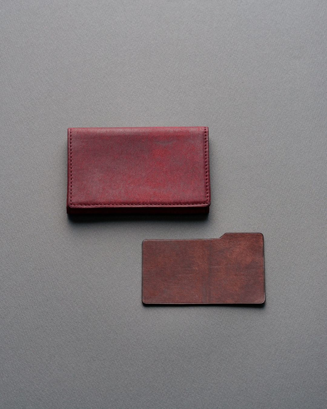 「しっかり仕分ける」本革名刺入れ