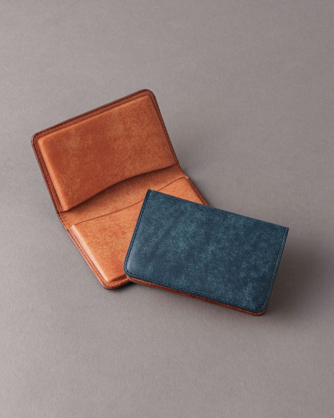 「フォルムが美しい」名刺入れ/Pueblo バイカラー