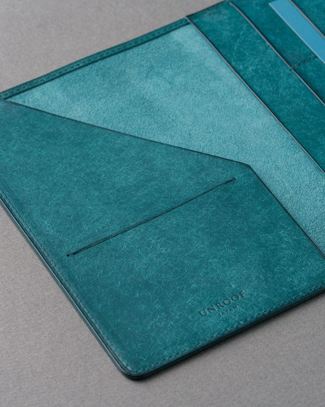 「日々の通院に寄り添う」本革メディカルケース