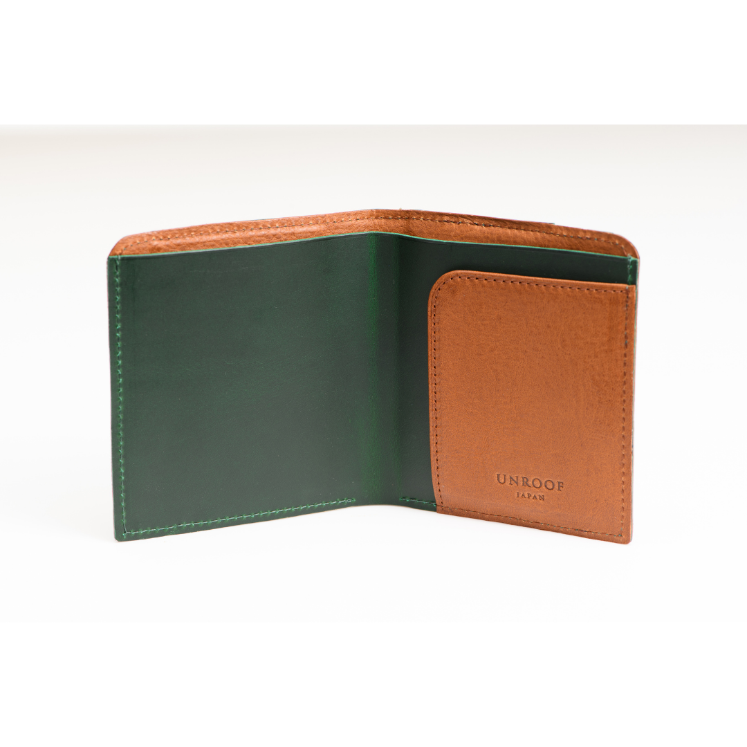 「0.8mm厚でもしっかり入る」薄型二つ折り財布