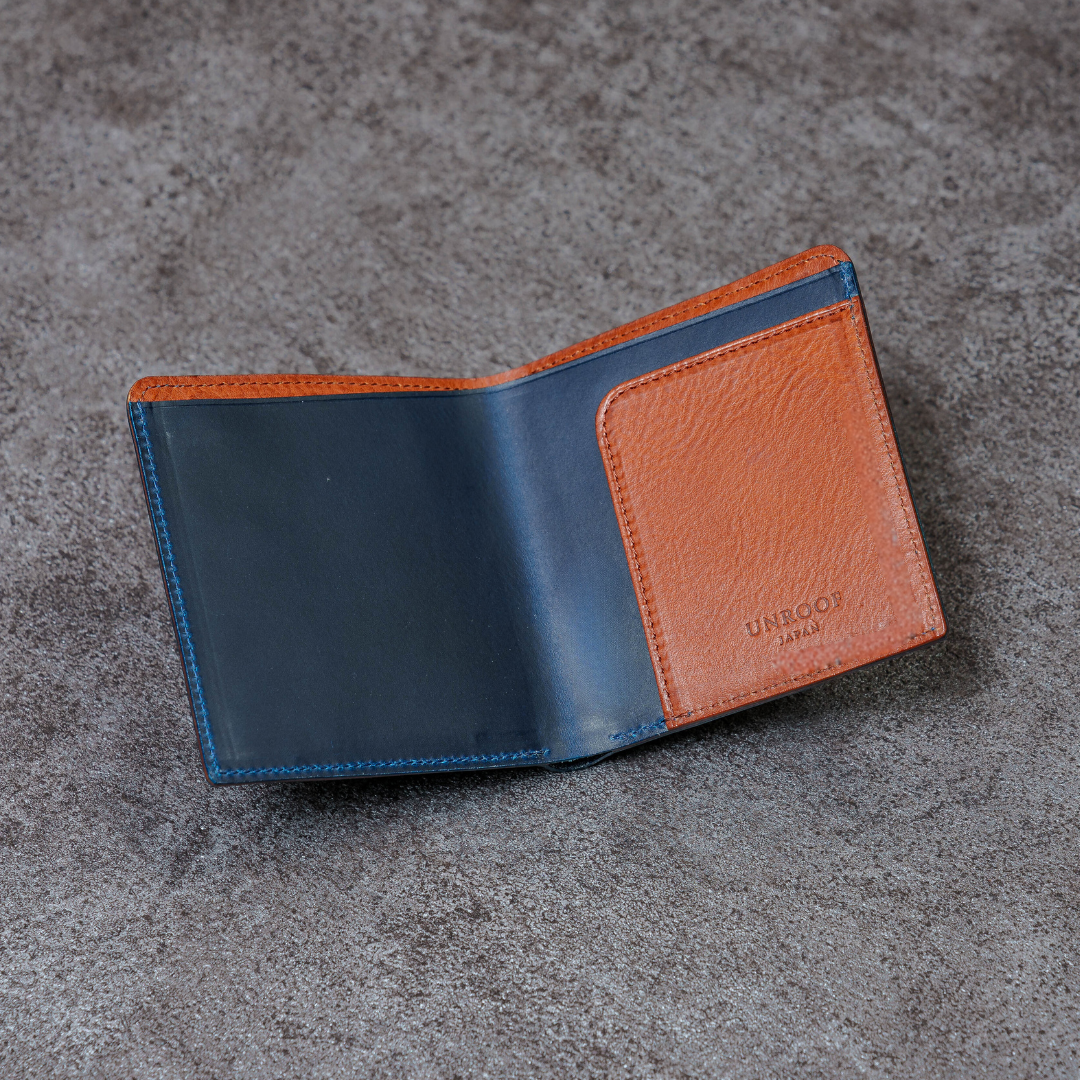 「0.8mm厚でもしっかり入る」薄型二つ折り財布