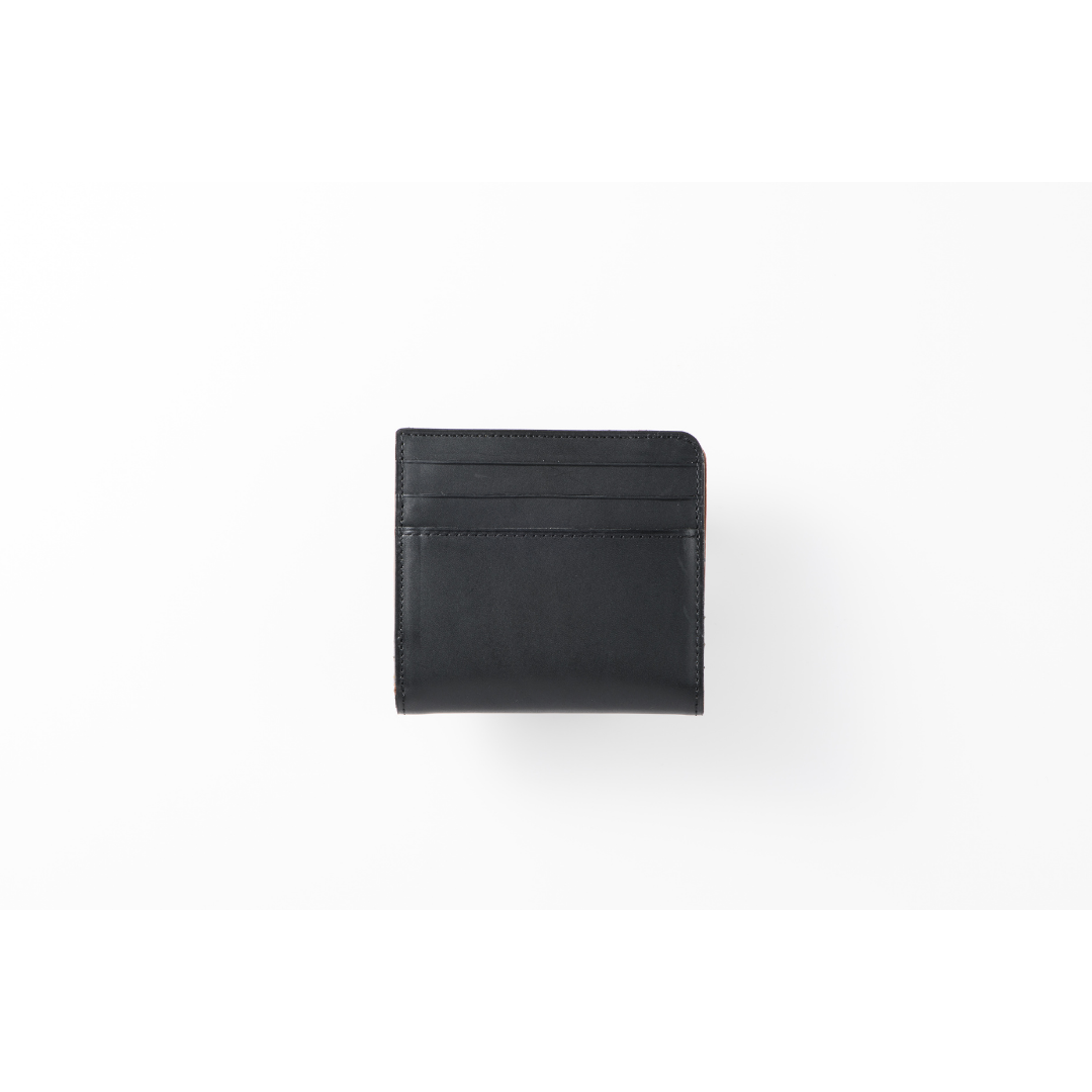 「0.8mm厚でもしっかり入る」薄型二つ折り財布