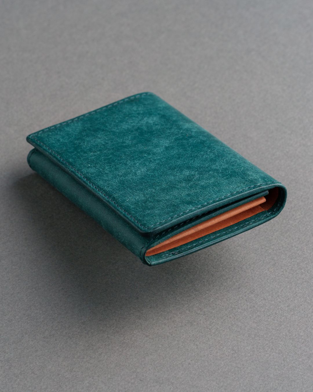 「しっかり仕分ける」本革名刺入れ