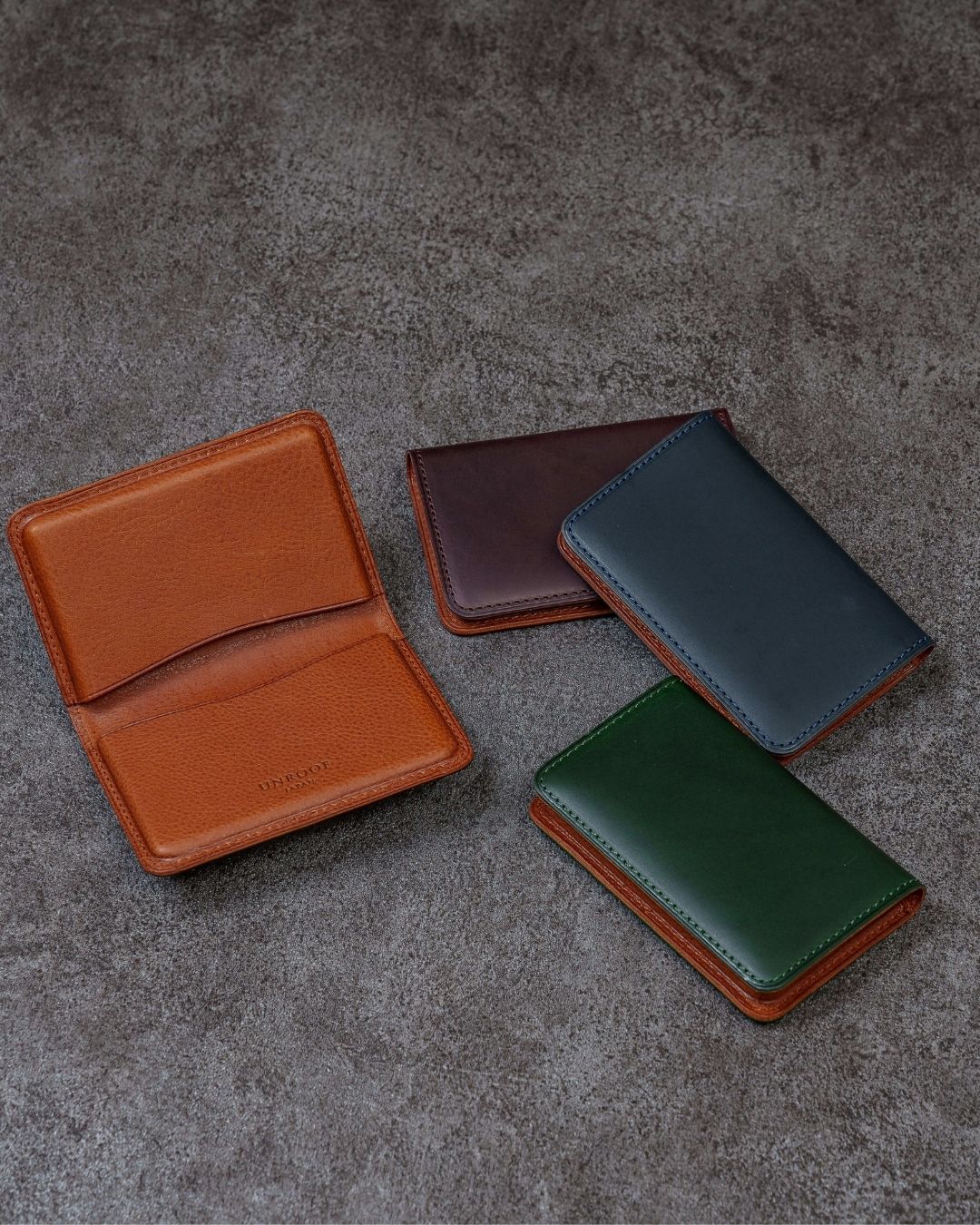 「手元に宿る上質な香り」イタリアンレザーの名刺入れ