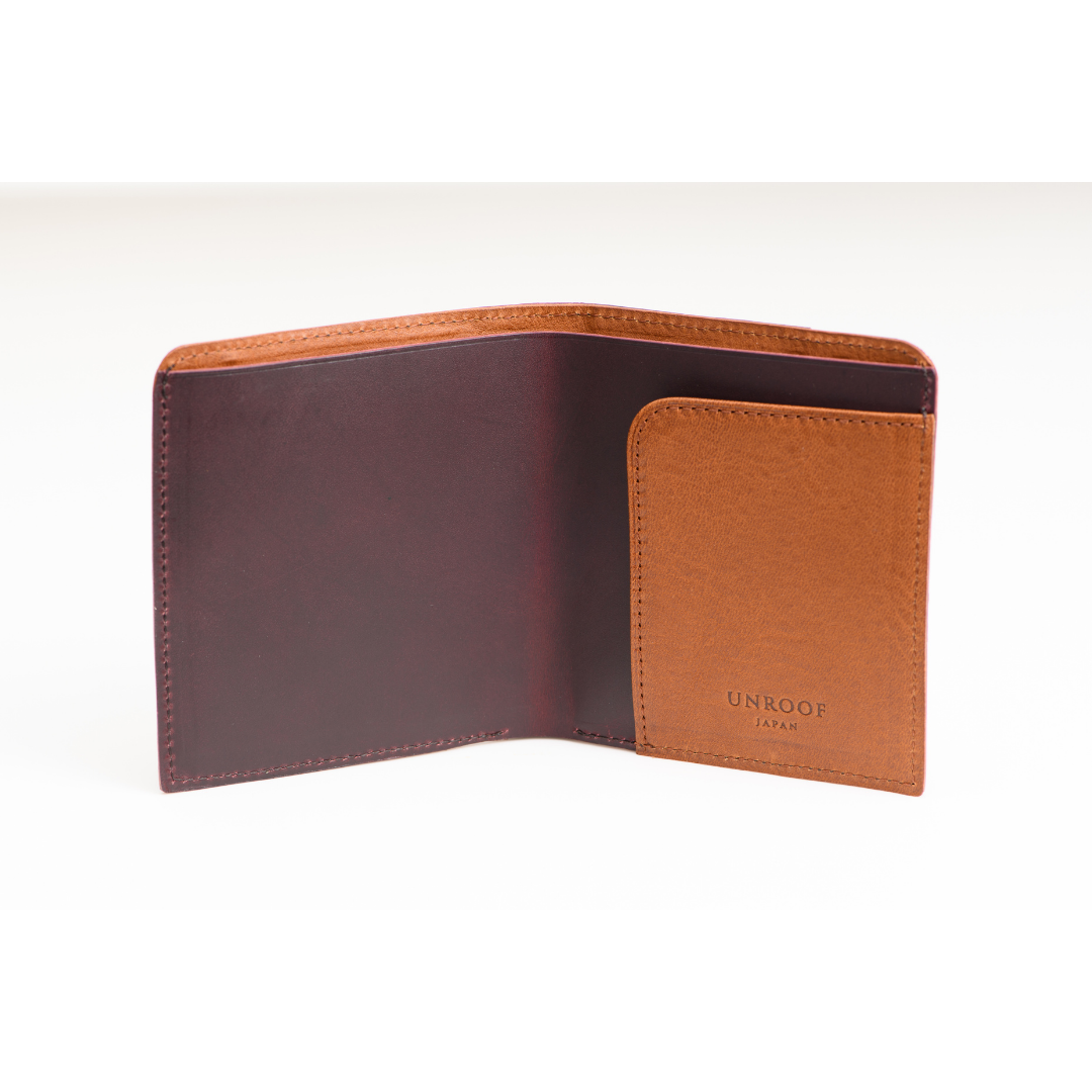 「0.8mm厚でもしっかり入る」薄型二つ折り財布