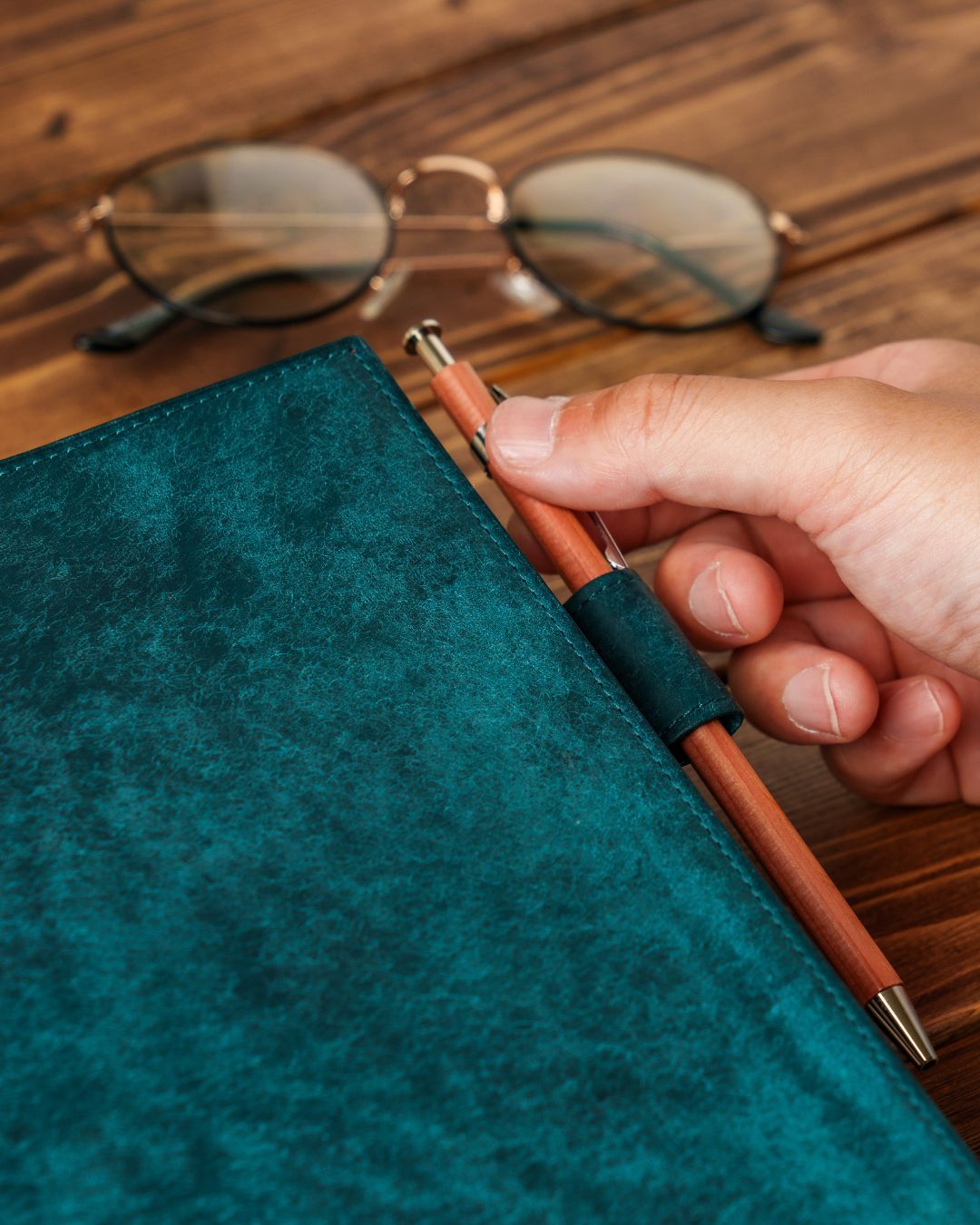 「日常を格上げする」本革 ノートカバー