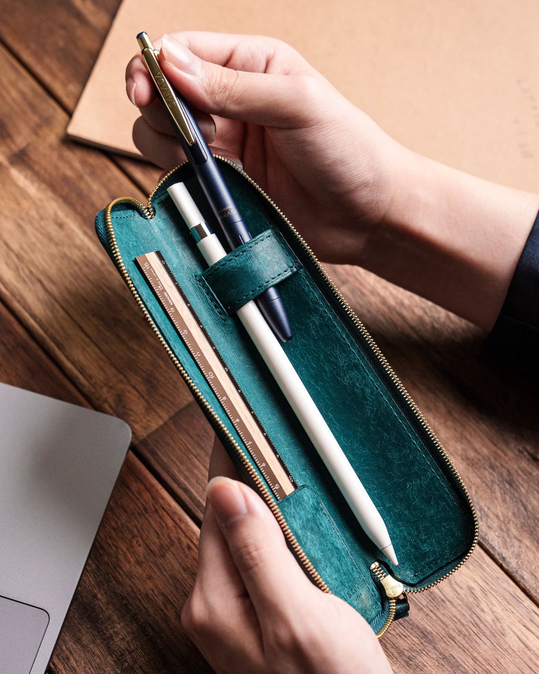 「タッチペンも入る」 本革 スリムペンケース