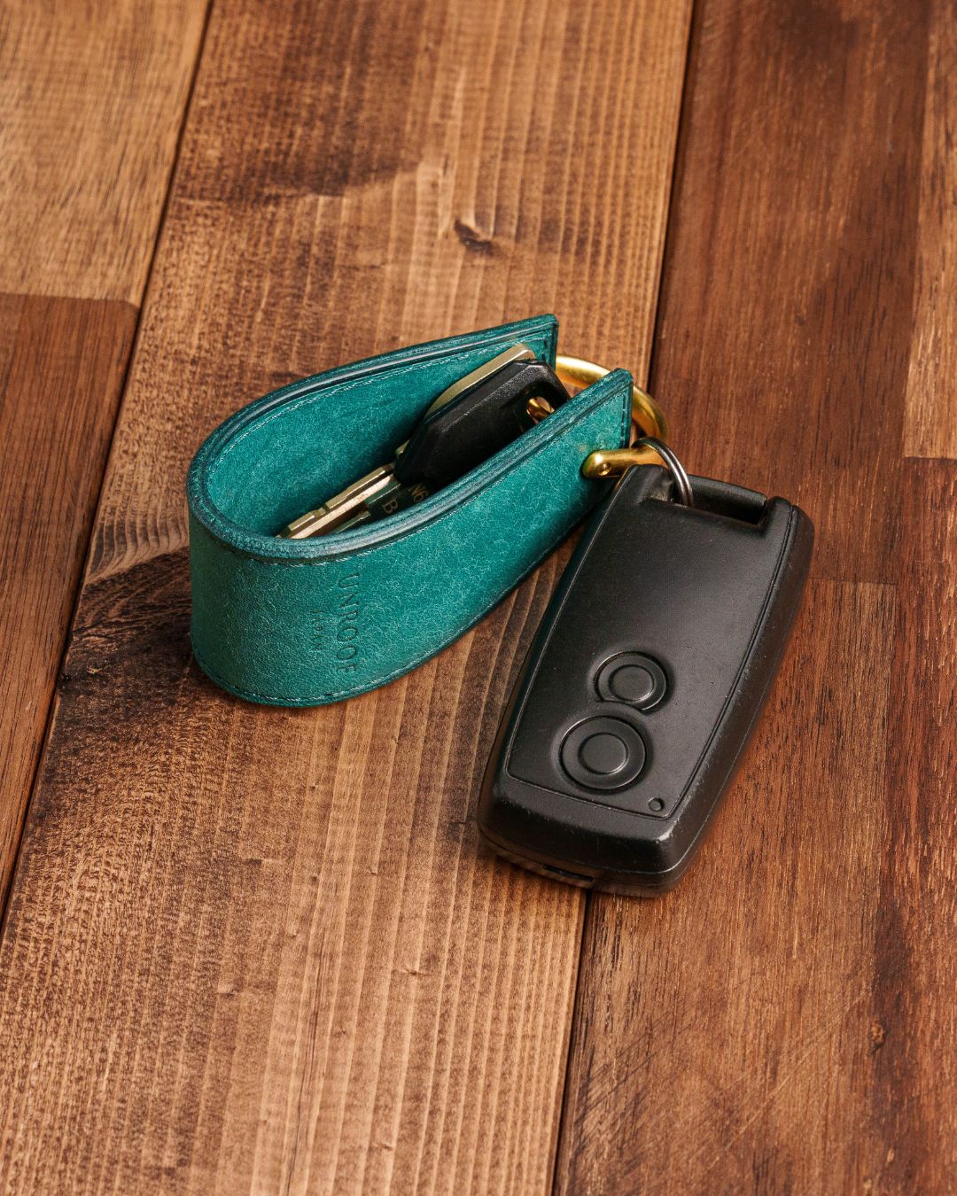「鍵が整う」本革 キーホルダー
