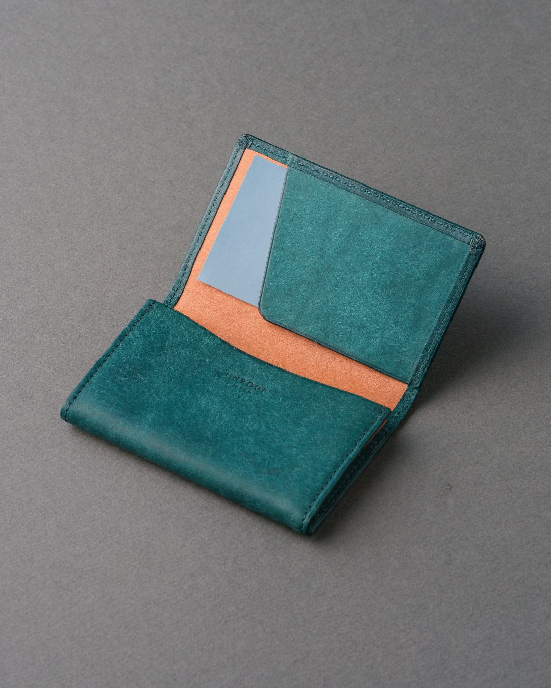 「しっかり仕分ける」本革名刺入れ