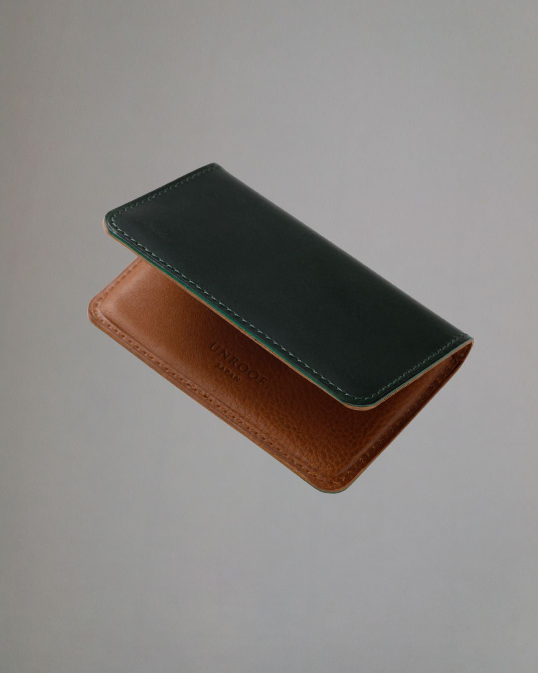 手元に宿る上質な香り」イタリアンレザーの名刺入れ