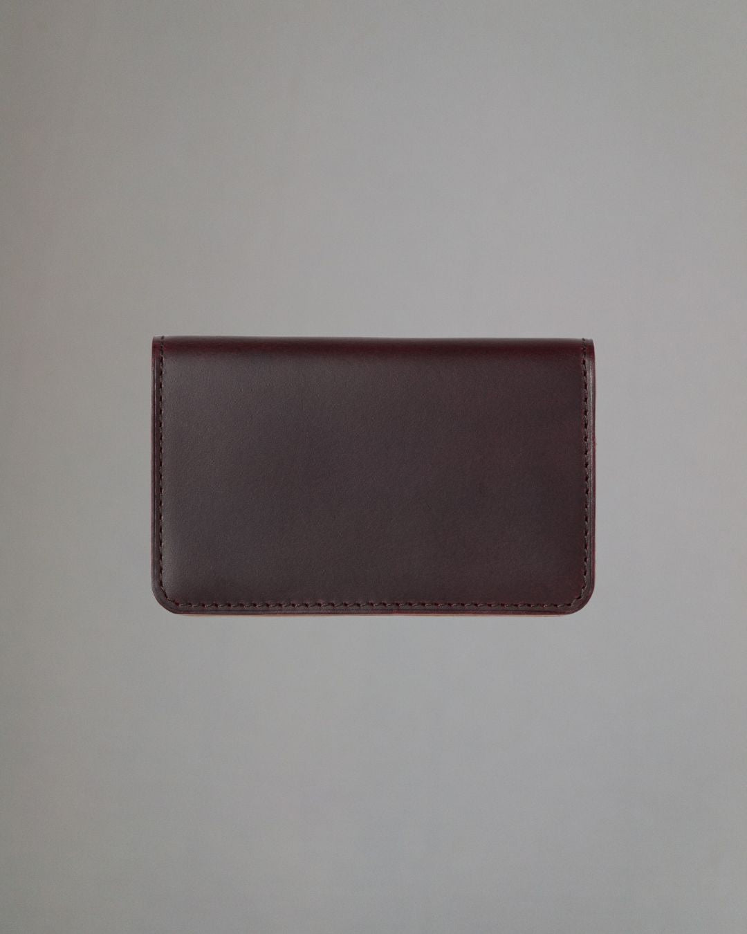 「手元に宿る上質な香り」イタリアンレザーの名刺入れ