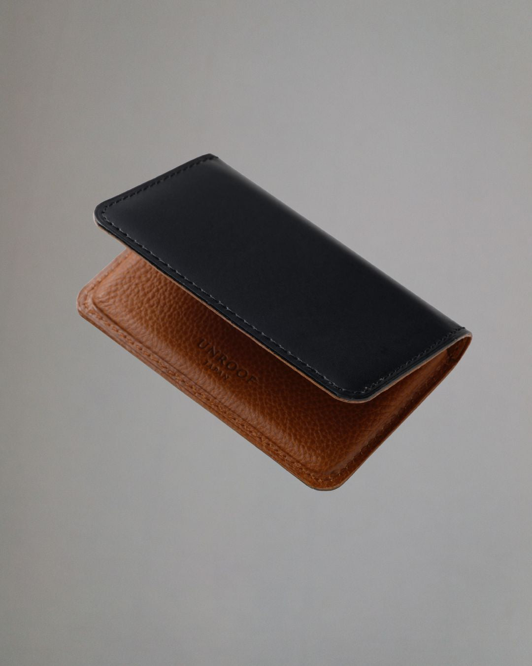 UNROOF 名刺入れ Black 手元に宿る上質な香り」イタリアンレザーの名刺入れ
