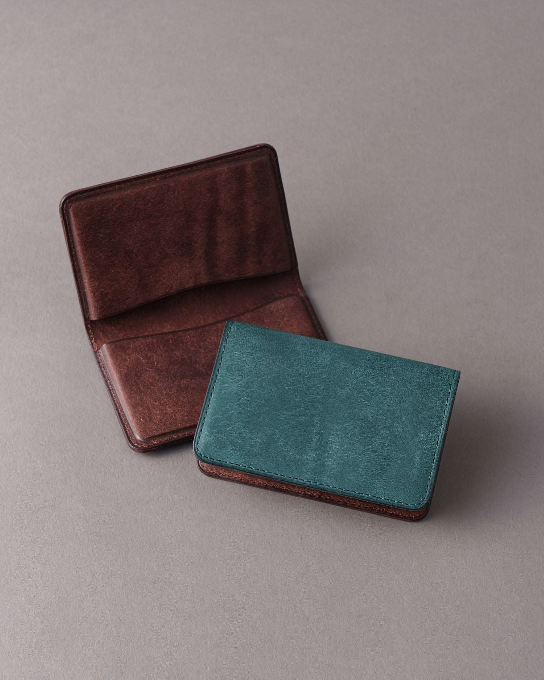 「フォルムが美しい」名刺入れ／Pueblo バイカラー