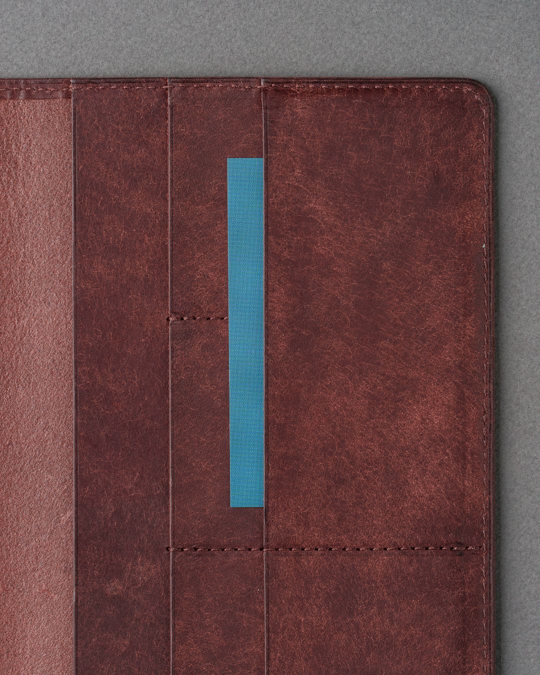 「日々の通院に寄り添う」本革メディカルケース