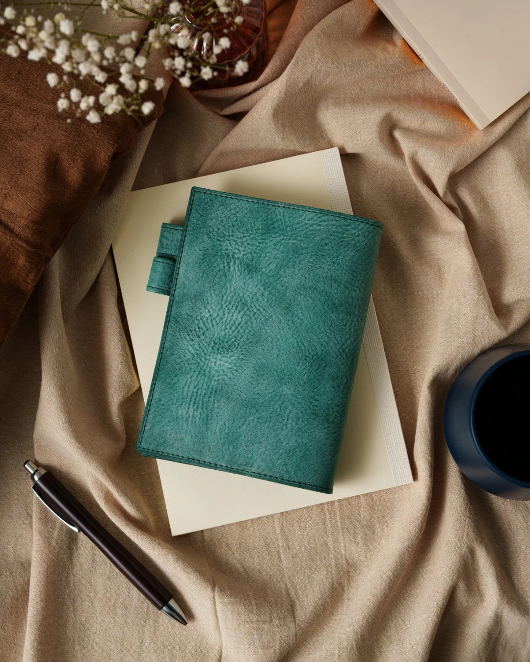 手帳のある暮らし」本革手帳カバー／ALASKA