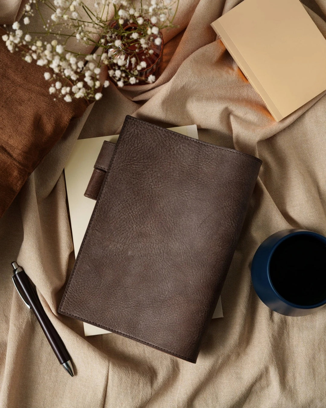 秋冬限定 :「手帳のある暮らし」本革手帳カバー／ALASKA