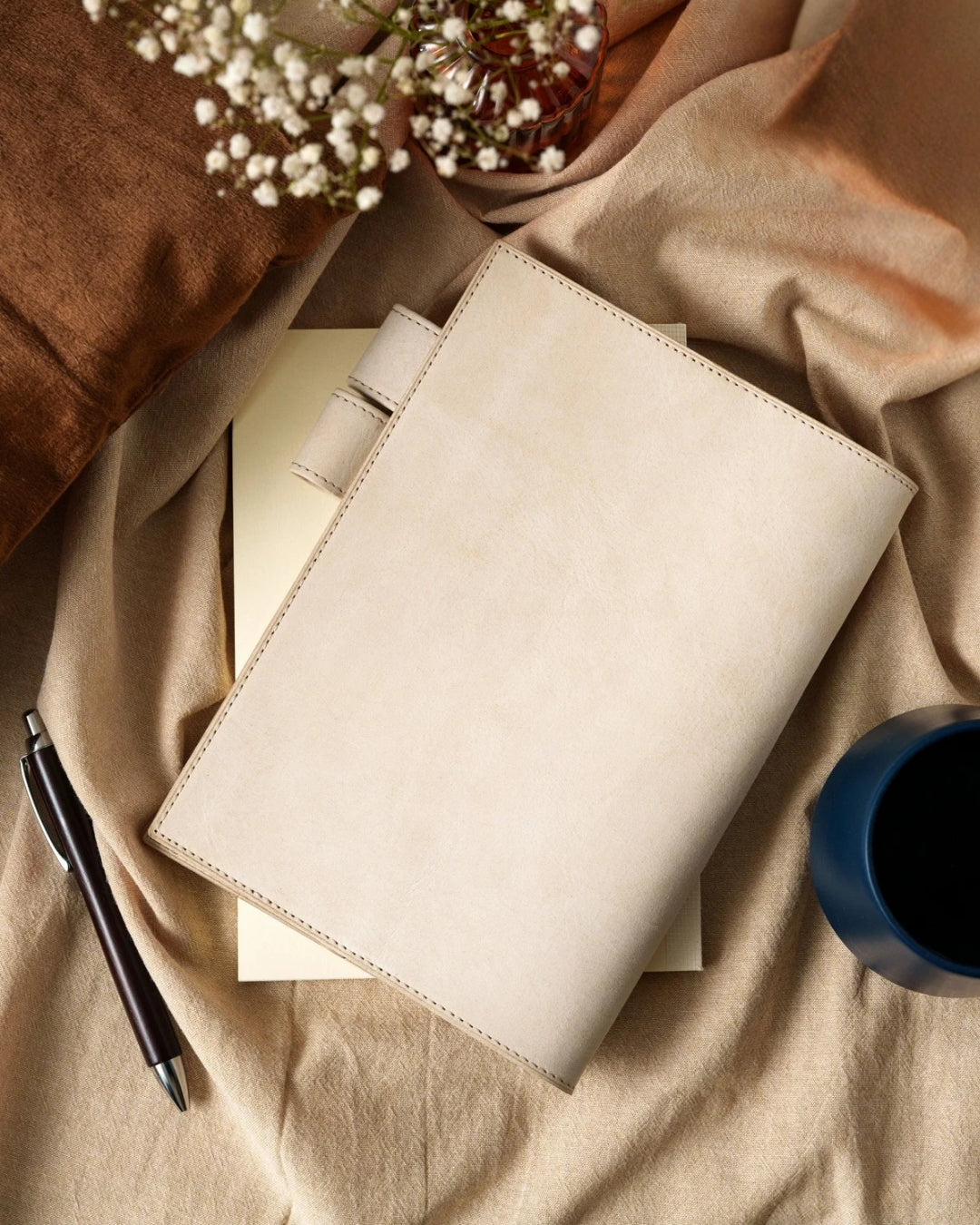 秋冬限定 :「手帳のある暮らし」本革手帳カバー／ALASKA