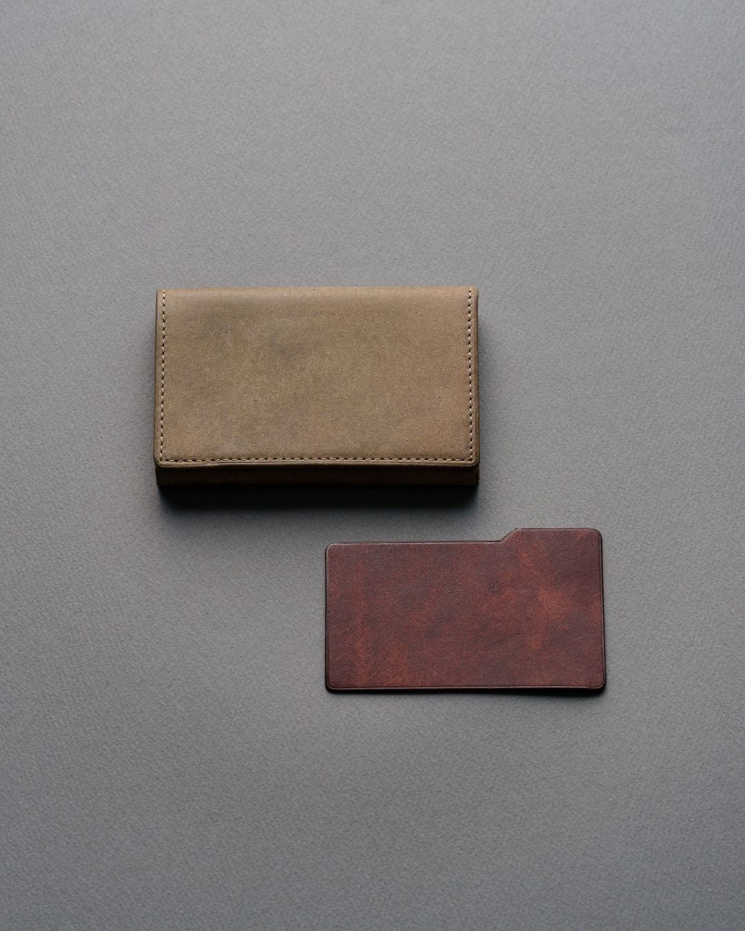 「しっかり仕分ける」本革名刺入れ