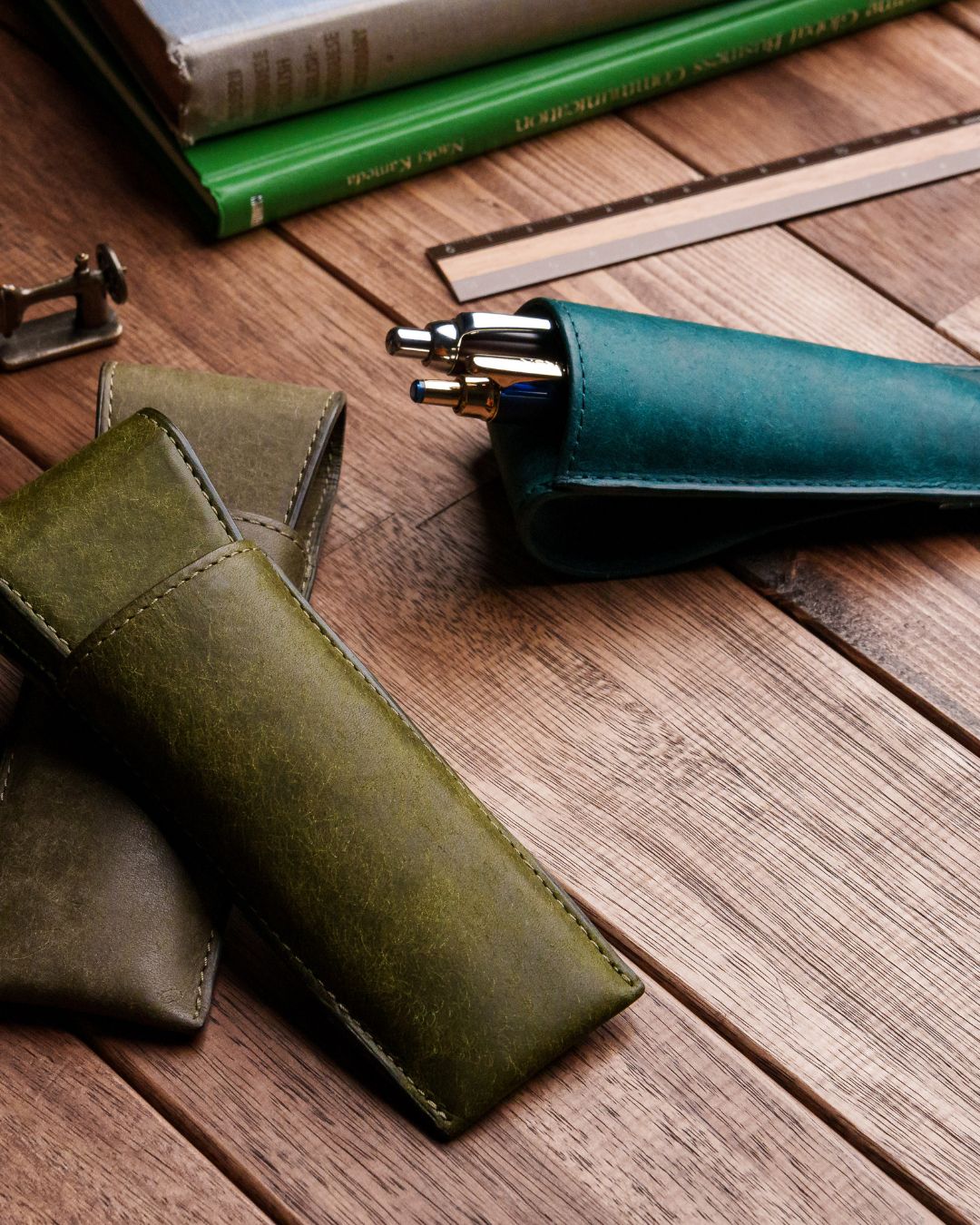 ペンスタンド」になる 本革ペンケース