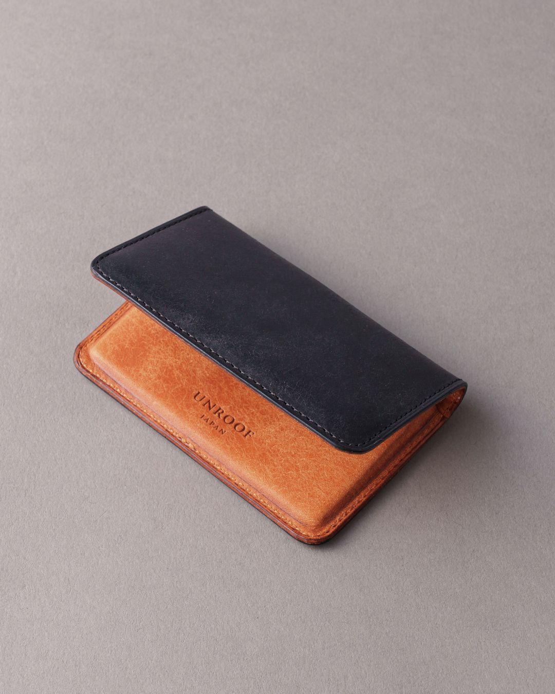 「フォルムが美しい」名刺入れ／Pueblo バイカラー