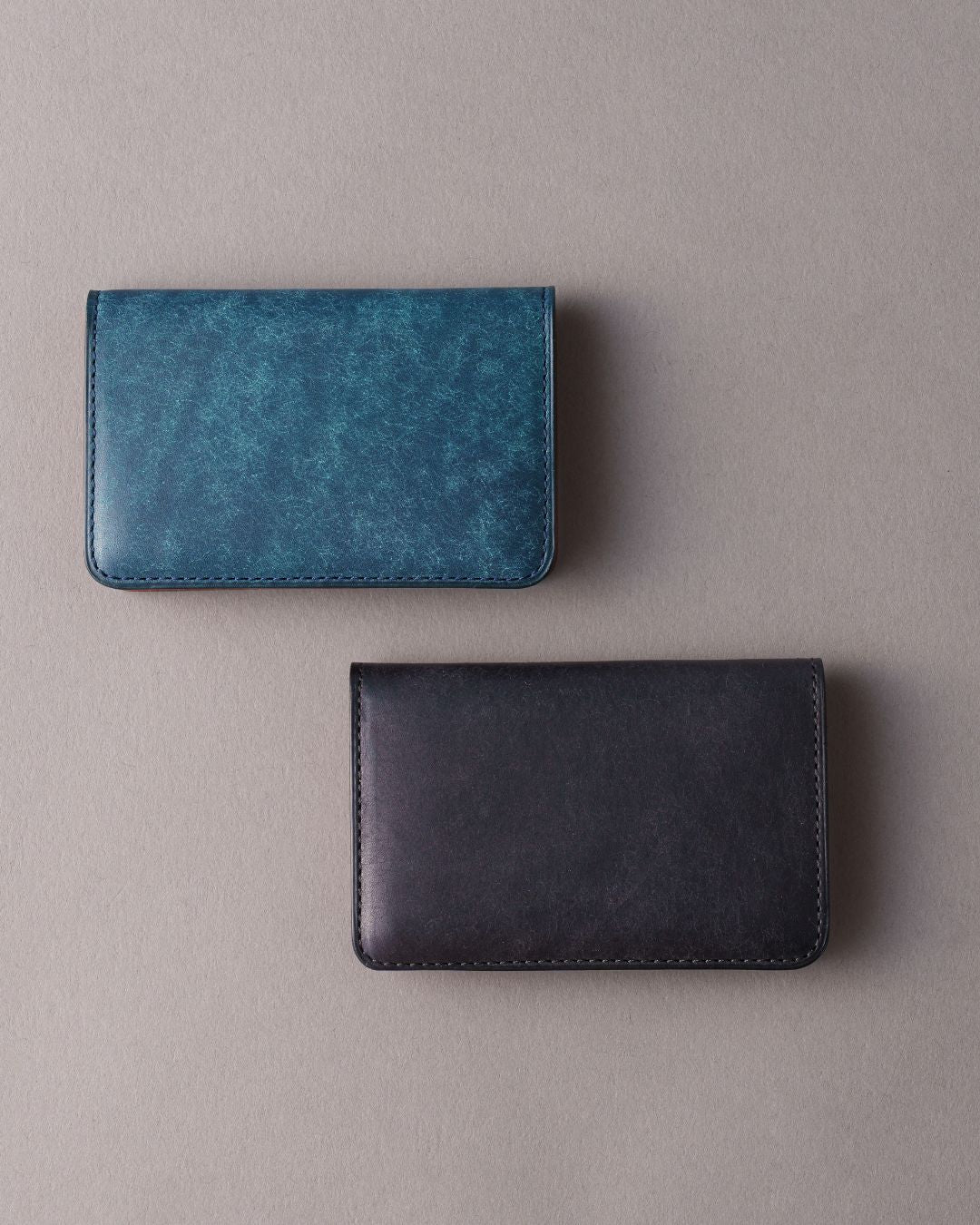 「フォルムが美しい」名刺入れ／Pueblo バイカラー