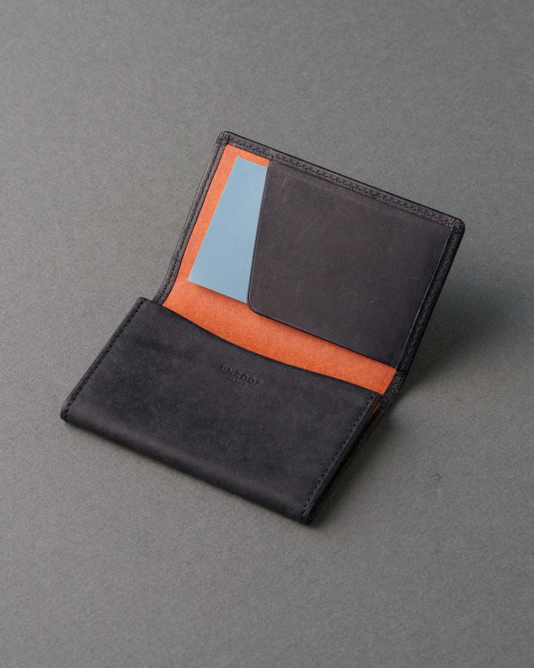 「しっかり仕分ける」本革名刺入れ