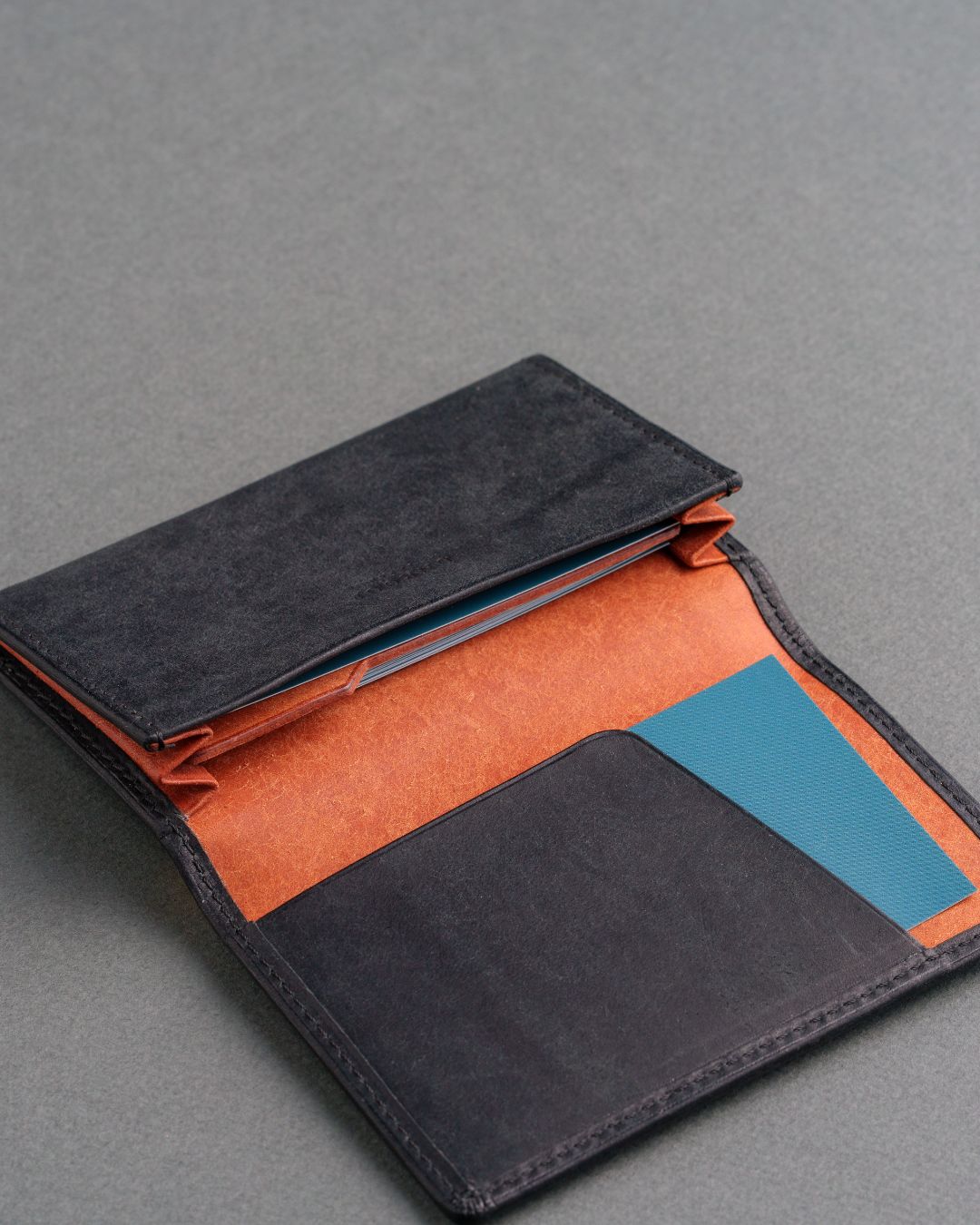 「しっかり仕分ける」本革名刺入れ