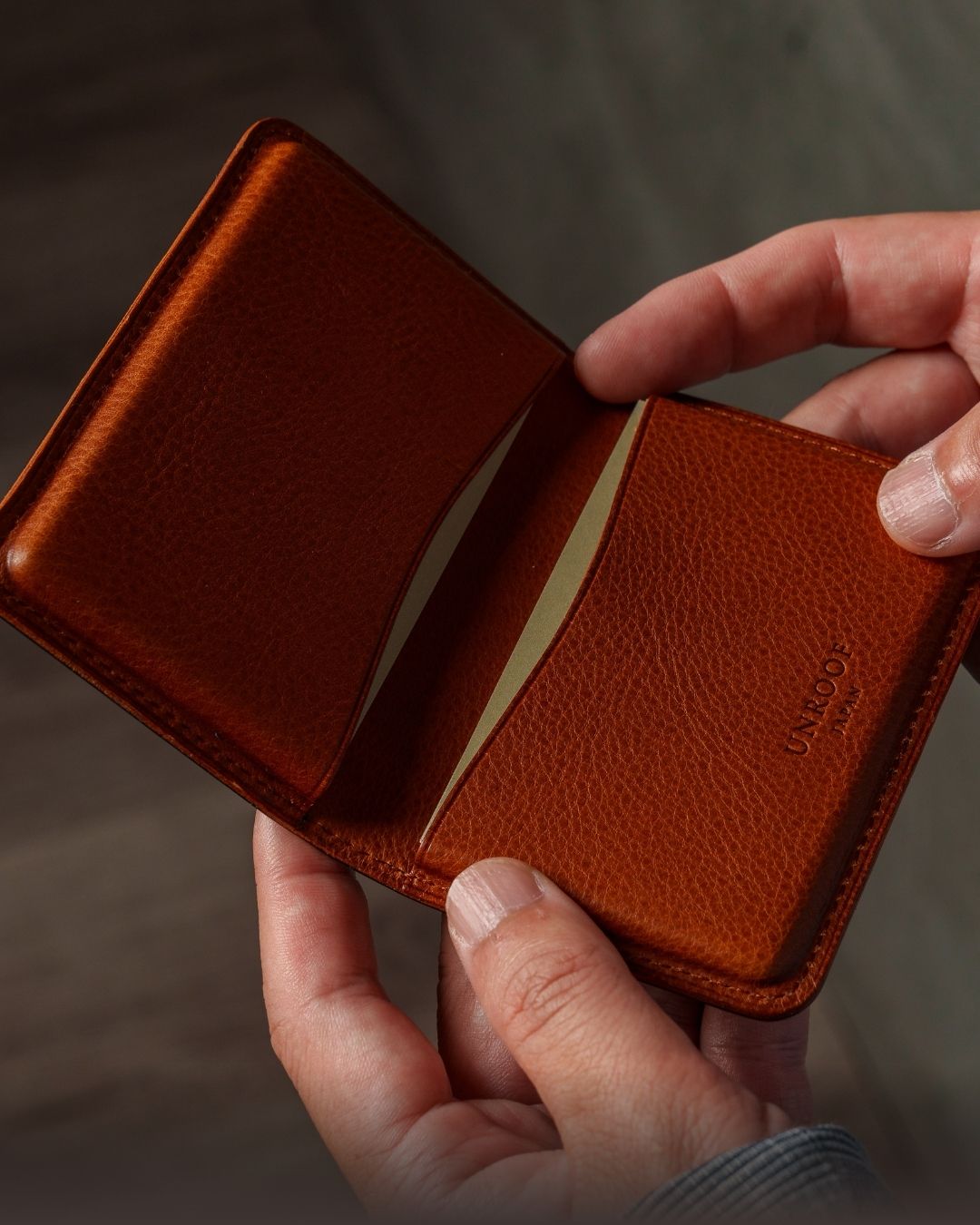 「フォルムが美しい」名刺入れ／Pueblo