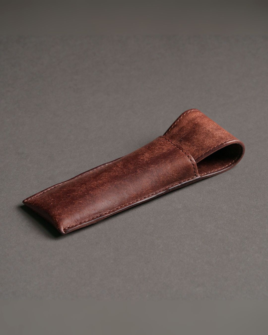 ペンスタンド」になる 本革ペンケース