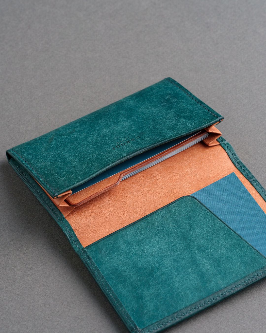 「しっかり仕分ける」本革名刺入れ