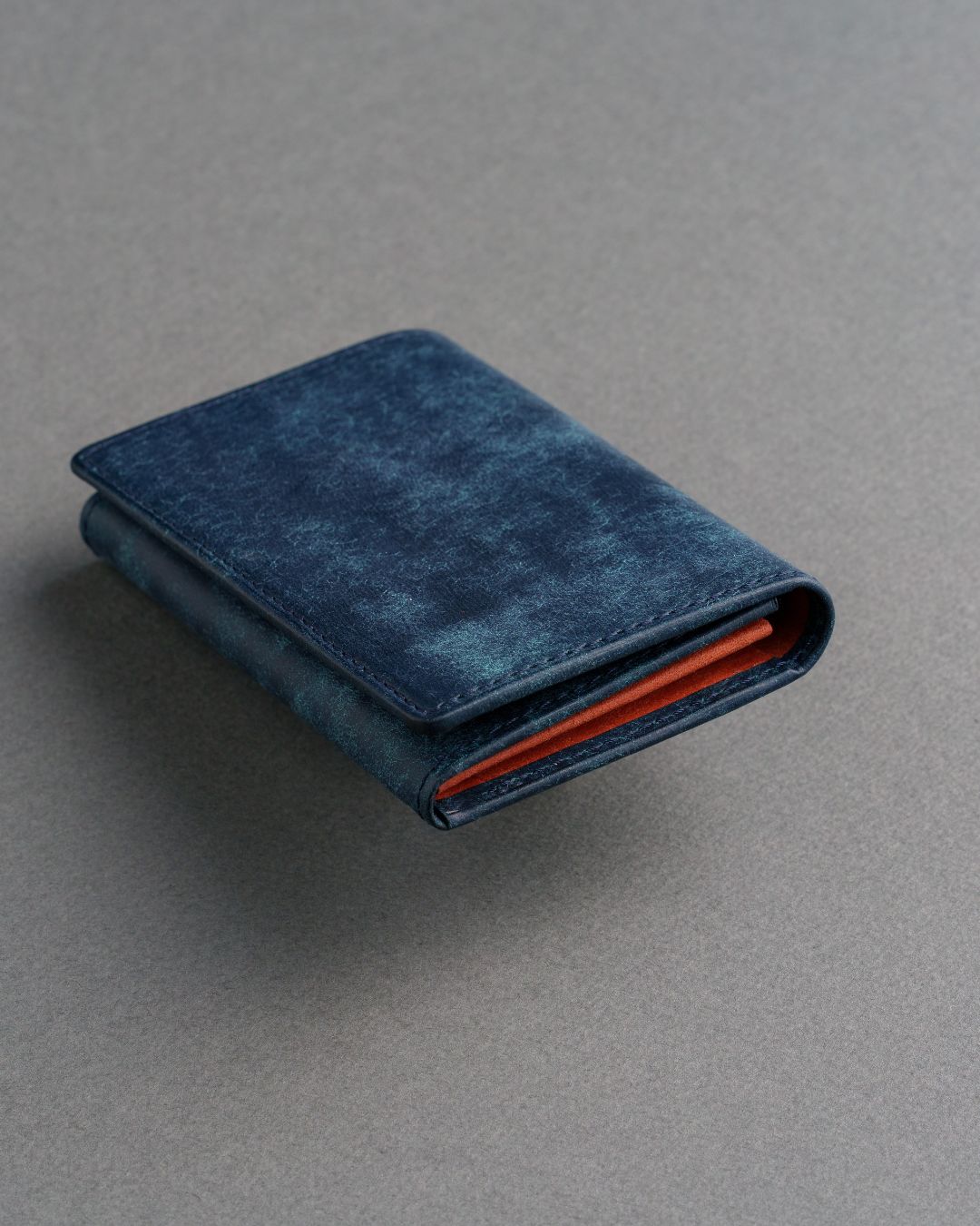 「しっかり仕分ける」本革名刺入れ