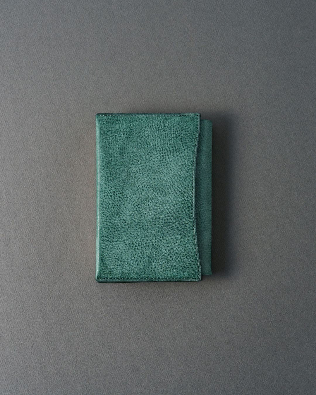 秋冬限定 :「あらゆる本の厚みに対応できる」本革ブックカバー / ALASKA