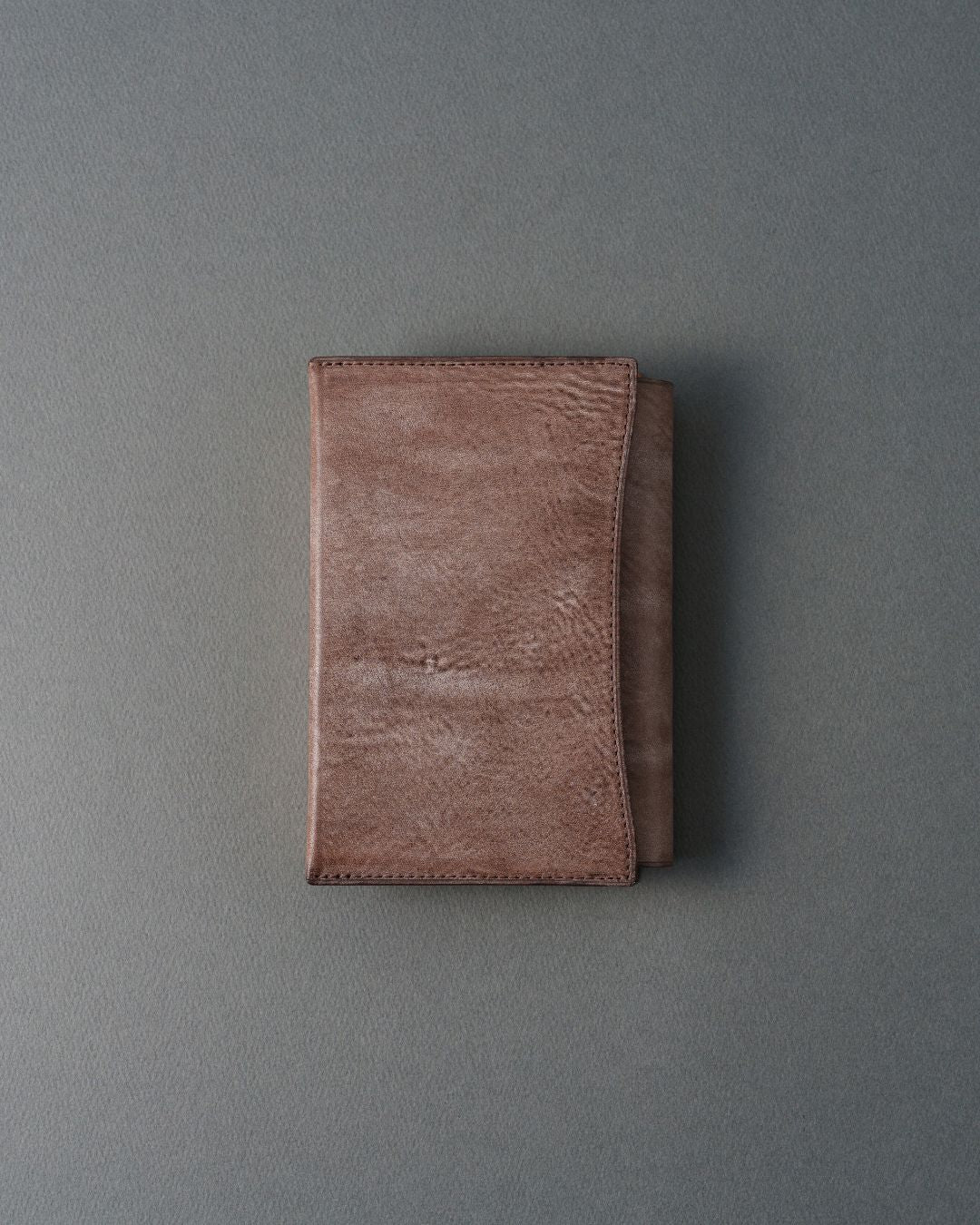 秋冬限定 :「あらゆる本の厚みに対応できる」本革ブックカバー / ALASKA