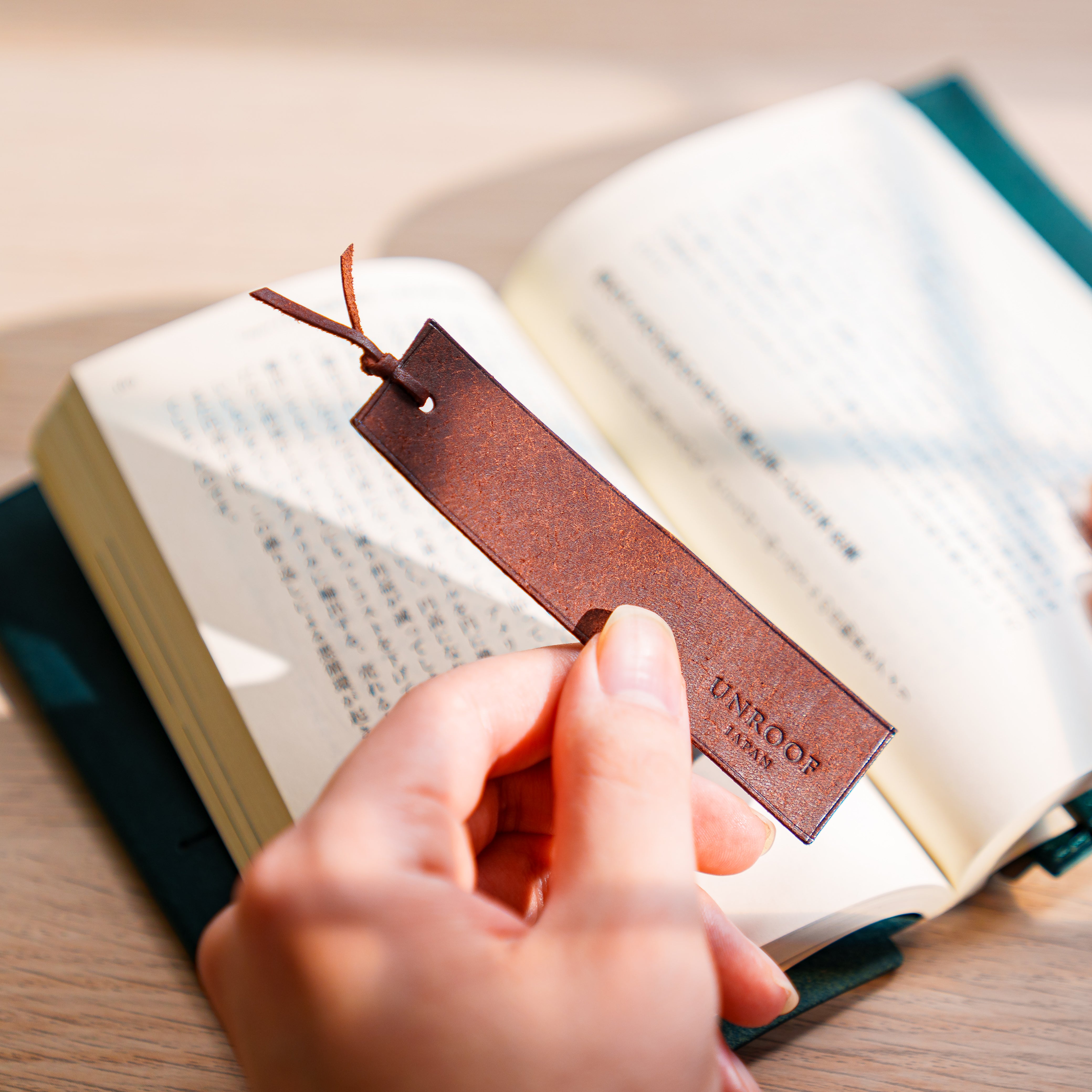 「読み始めと、読み終わりを楽しむ」本革ブックマーク